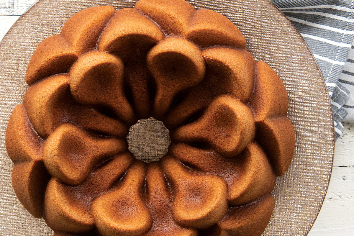 Nordic Ware - 93848 - Magnolia Bundt ® Pan