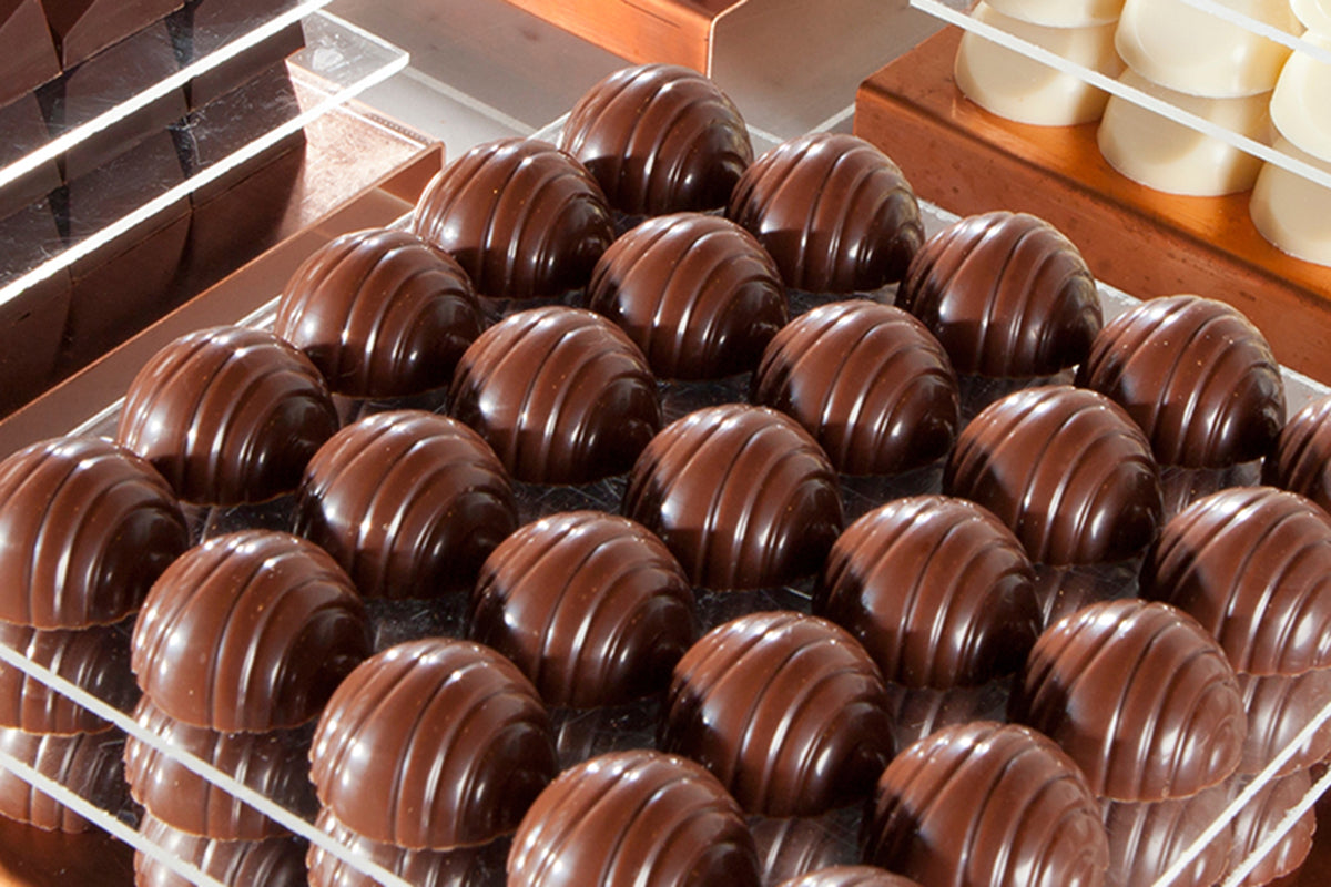 CW1772 - Chocolate World - Half Sphere Striped Polycarbonate Mould
