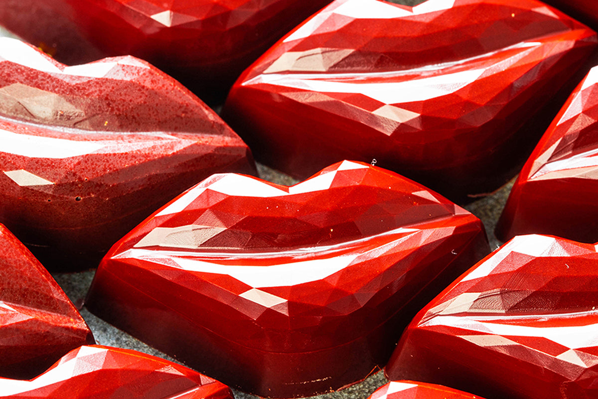CW1937 - Chocolate World - Chocolate Facet Lips Polycarbonate Mould