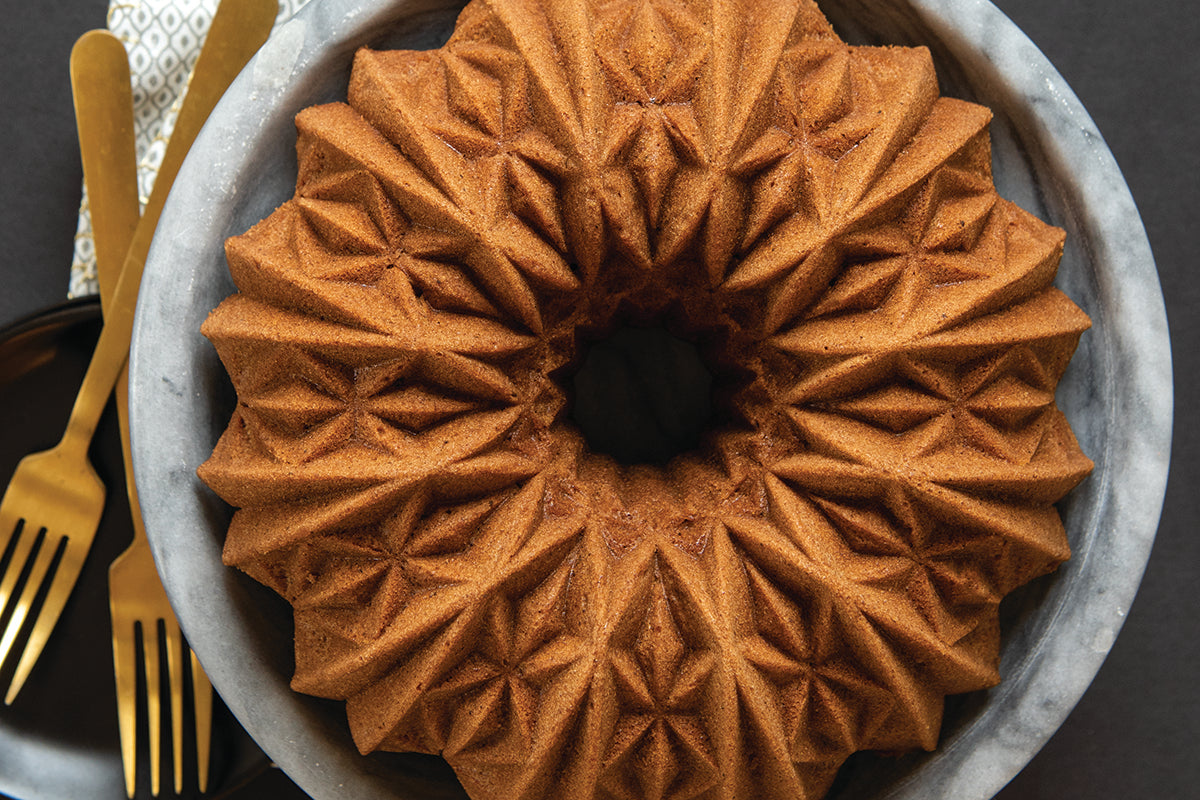 Nordic Ware - 92877 - Cut Crystal Bundt ® Pan