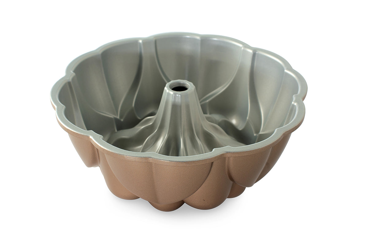 Nordic Ware - 93848 - Magnolia Bundt ® Pan