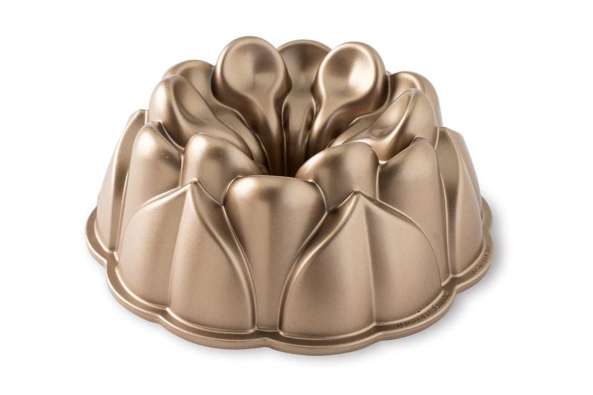 Nordic Ware - 93848 - Magnolia Bundt ® Pan