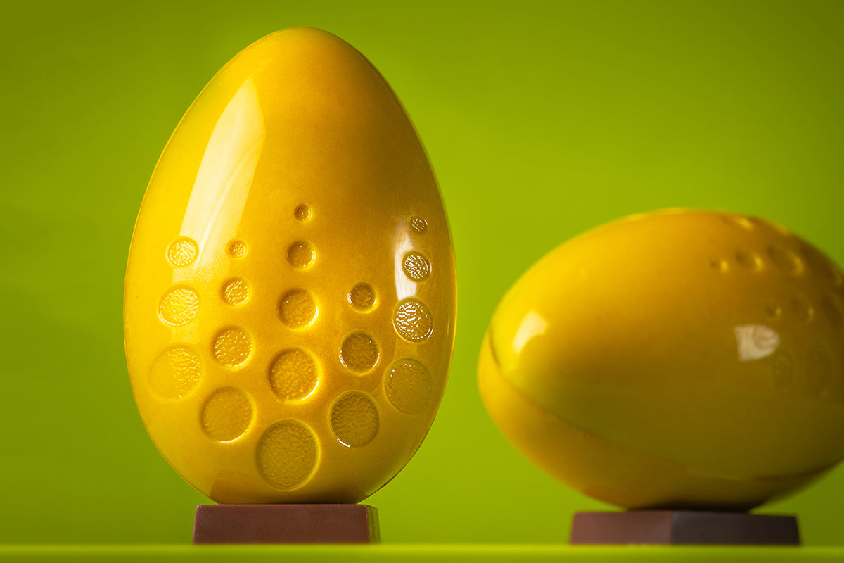 CW12108 - Chocolate World - Egg With Circles Design Polycarbonate Mould