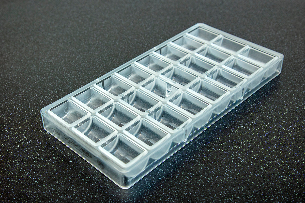CW1384 - Chocolate World - Smooth Bouche Polycarbonate Mould