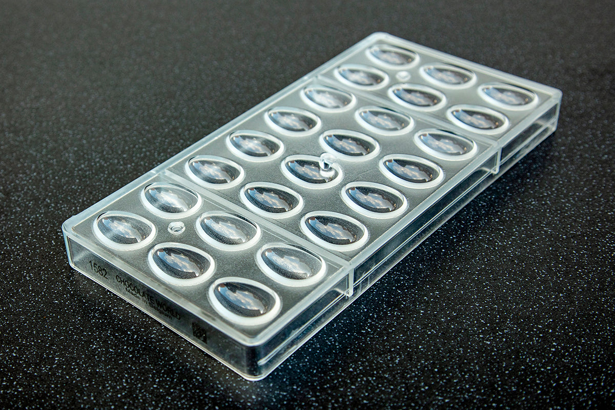 CW1582 - Chocolate World - Smooth Egg 33 mm Polycarbonate Mould