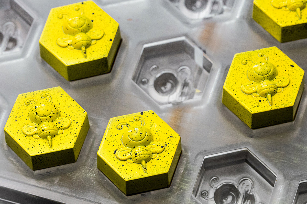 CW1858 - Chocolate World - Bee On Hexagon Polycarbonate Mould