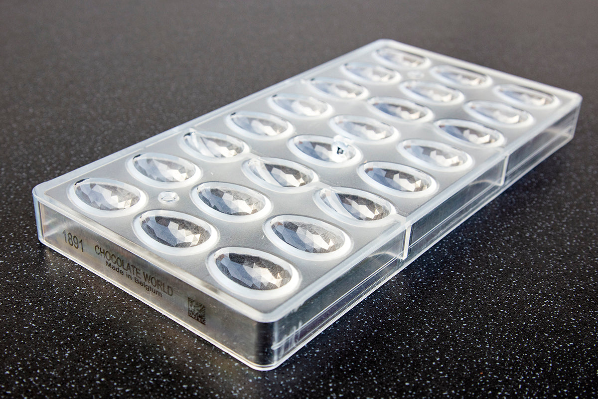 CW1891 - Chocolate World - Egg Crystal 33 mm Polycarbonate Mould