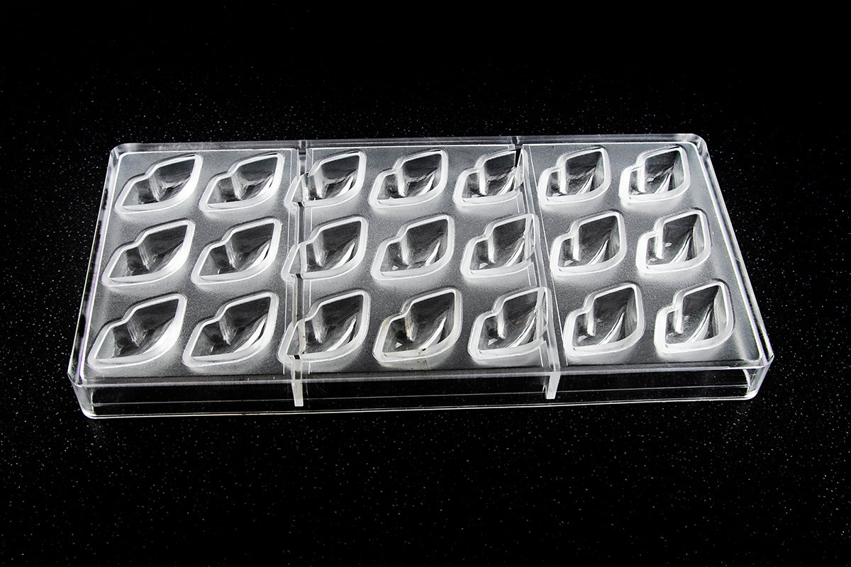 CW1937 - Chocolate World - Chocolate Facet Lips Polycarbonate Mould