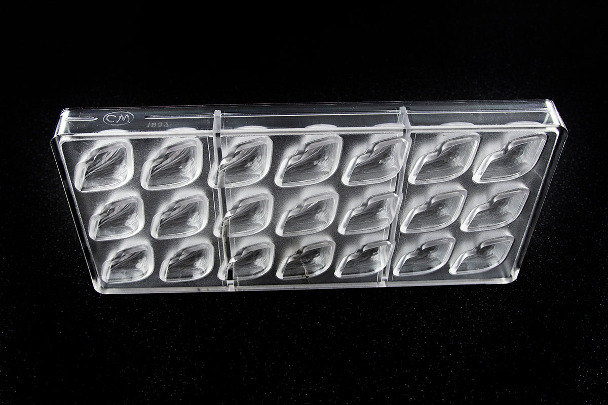 CW1937 - Chocolate World - Chocolate Facet Lips Polycarbonate Mould