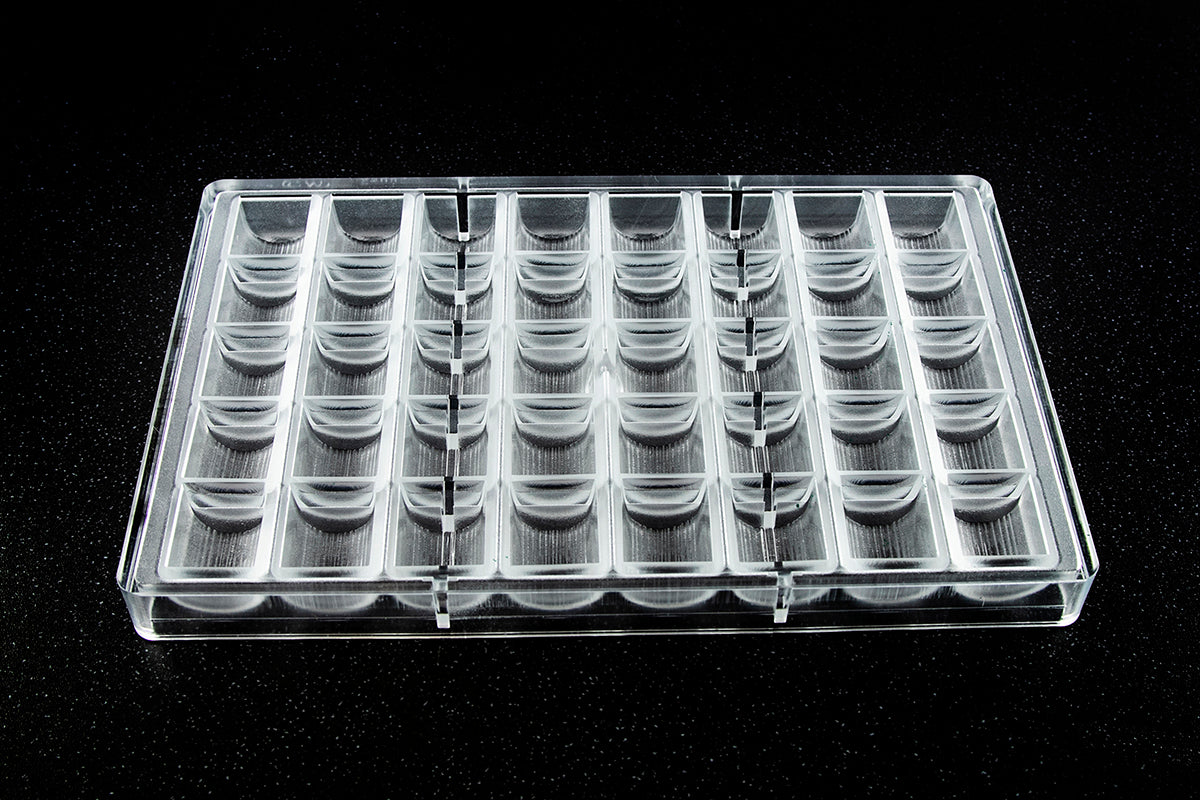 CW2100 - Chocolate World - Rounded 38 g Tablet Polycarbonate Mould