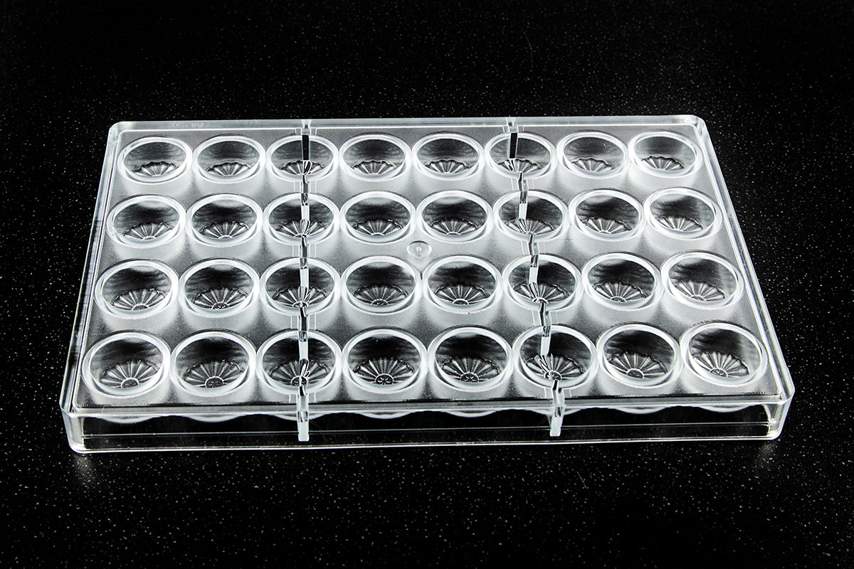 CW2284 - Chocolate World - French Round 28 mm Polycarbonate Mould