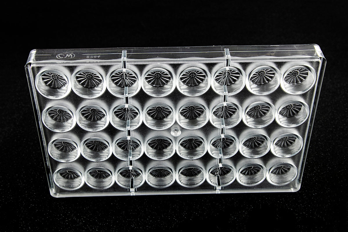 CW2284 - Chocolate World - French Round 28 mm Polycarbonate Mould