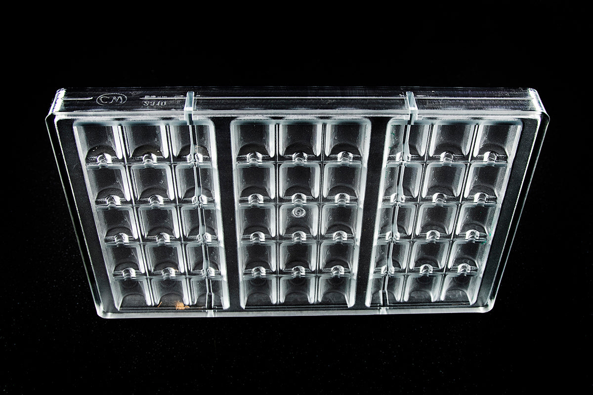 CW2310 - Chocolate World - Rounded Tablet 92 g Polycarbonate Mould