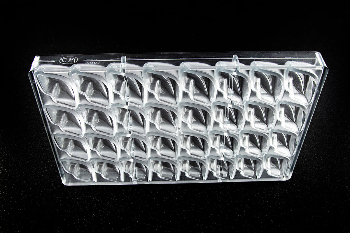 CW2351 - Chocolate World - Chocolate Lips Polycarbonate Mould